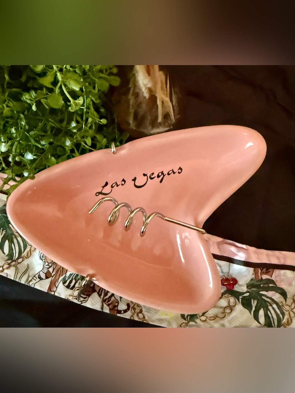 boomerang-style vintage 50’s ashtray with
"Las Vegas" ceramic